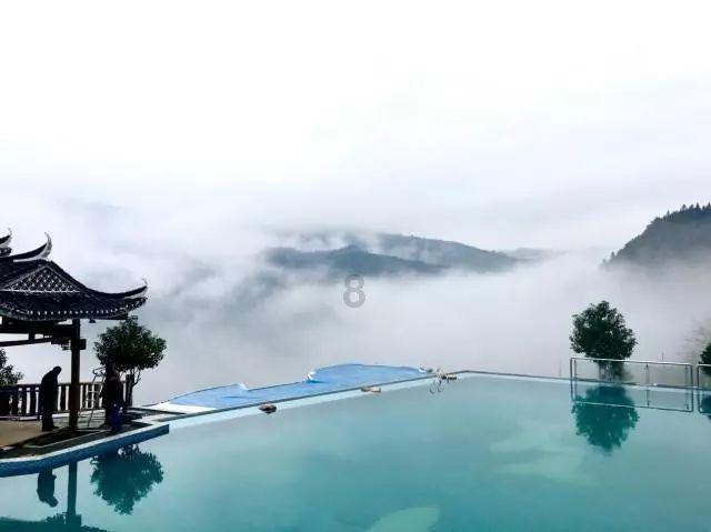 无限翻滚小球
