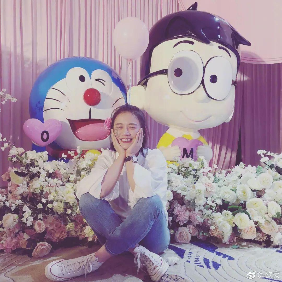 华人连体兄弟赴美表演成富豪,还娶一对漂亮姐妹花,生下22个孩子