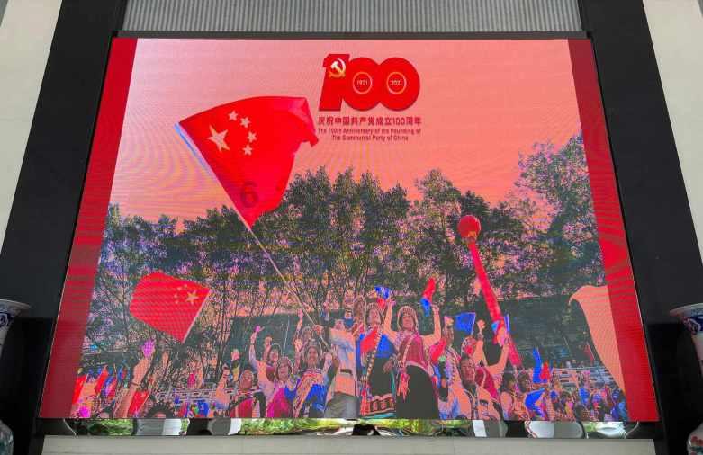 南京夫子庙百盏龙灯扮靓秦淮河长廊