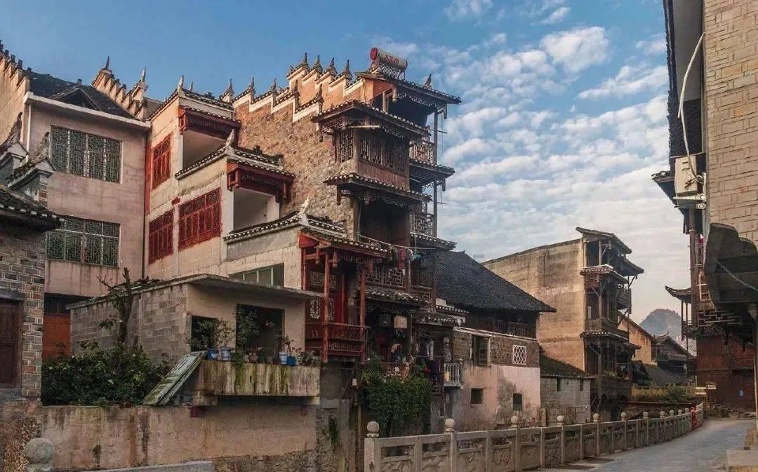 白杨文化：如何运用手持灯光设备为角色面部提供均匀的光线？