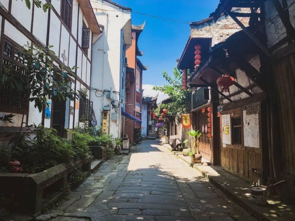 每体:巴萨对使用罗克保持谨慎,他现在在和吉乌竞争而非莱万